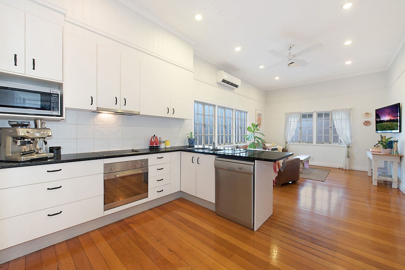 11 Denman Street, GREENSLOPES QLD 4120, Greenslopes - Thumbnail 6