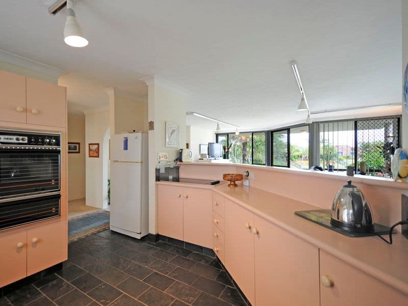 2 Dunlop Court, MERMAID WATERS QLD 4218, Mermaid Waters - Thumbnail 4