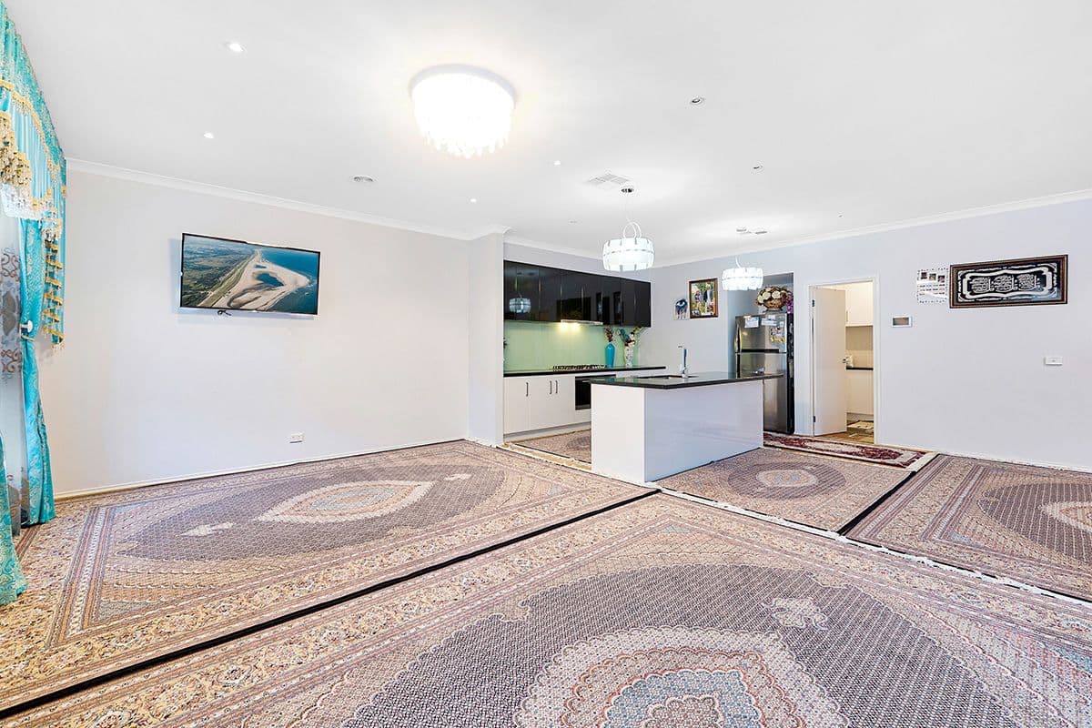 40 Canmore Street, Cranbourne East VIC 3977, Cranbourne East - Thumbnail 5