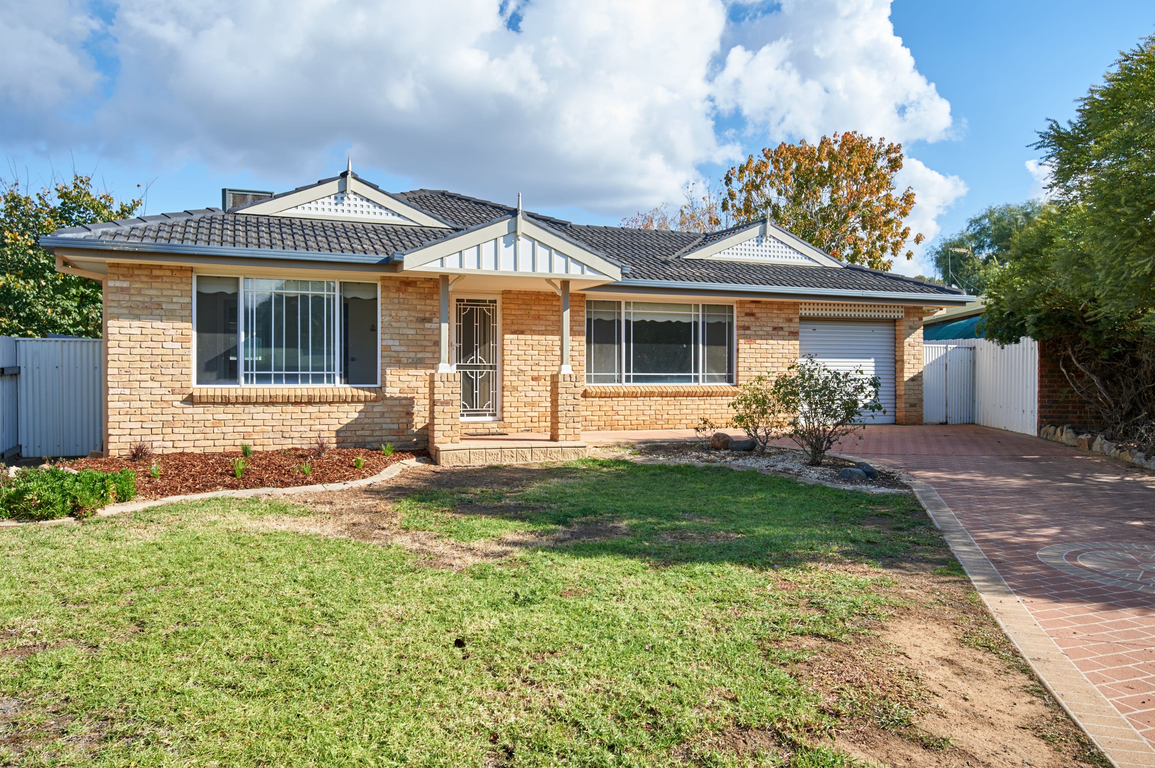 8 Corella Place, Estella - Image 1