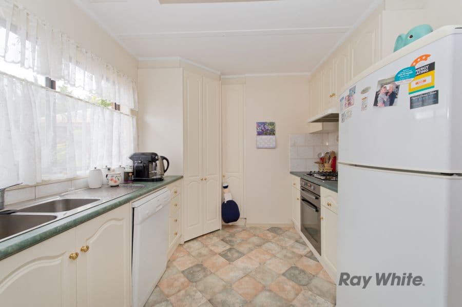 35 Tamar Drive, Melton South VIC 3338, Melton South - Thumbnail 4