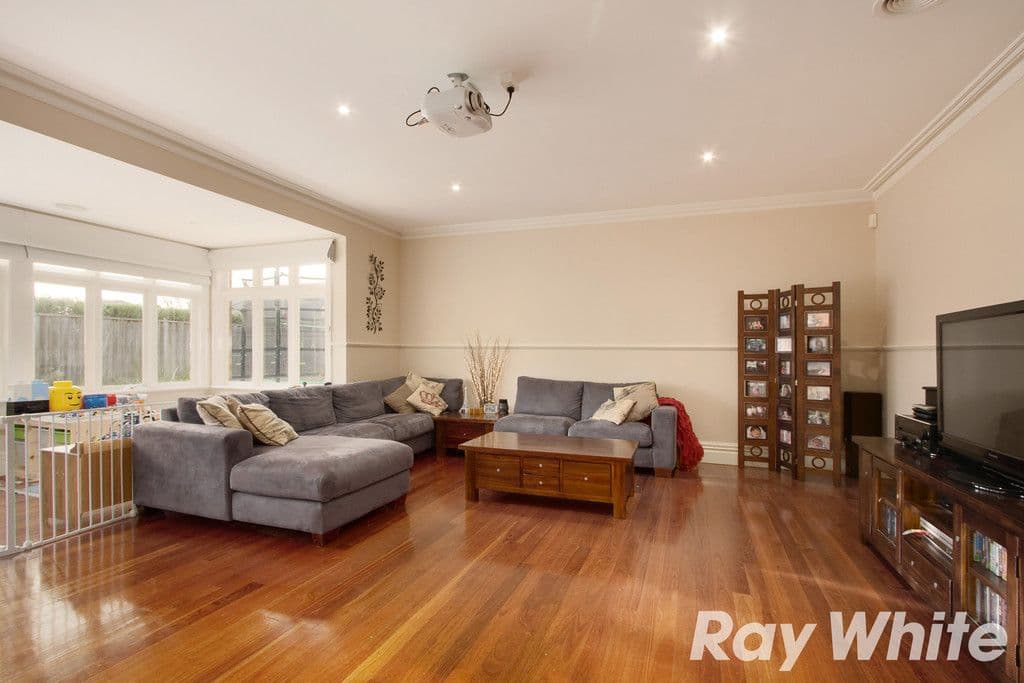 16 Mackellar Street, Pakenham VIC 3810, Pakenham - Thumbnail 8