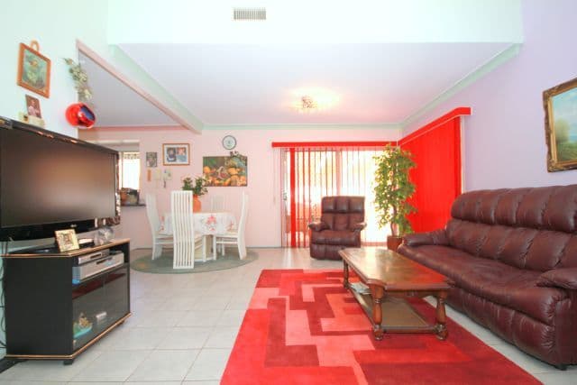 18 Keswick Street, GEORGES HALL NSW 2198, Georges Hall - Thumbnail 4