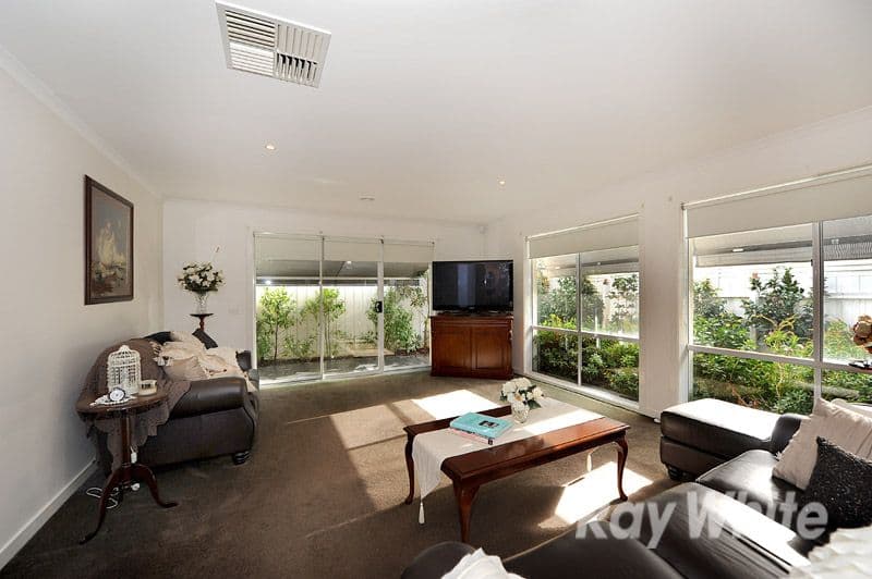 96 Sovereign Manors Crescent, ROWVILLE VIC 3178, Rowville - Thumbnail 4