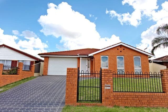 11 Ayrshire Street, BOSSLEY PARK NSW 2176, Bossley Park - Image 1