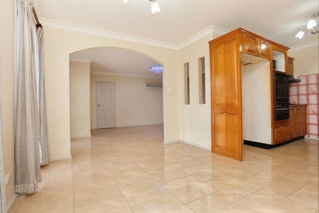 11 Ayrshire Street, BOSSLEY PARK NSW 2176, Bossley Park - Thumbnail 2