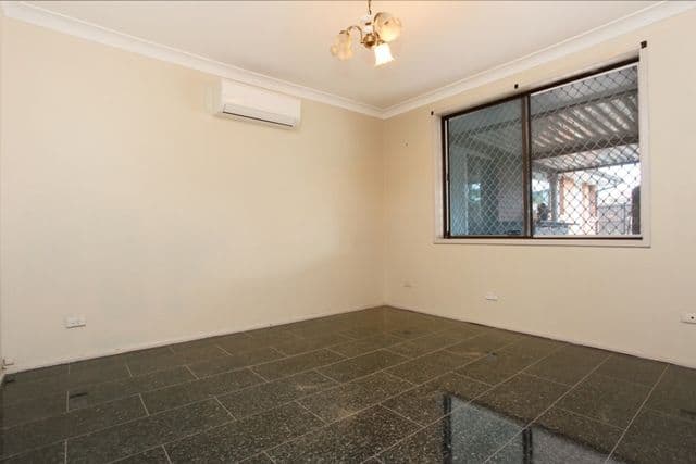 11 Ayrshire Street, BOSSLEY PARK NSW 2176, Bossley Park - Thumbnail 5