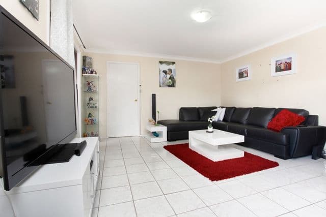 11 Ayrshire Street, BOSSLEY PARK NSW 2176, Bossley Park - Thumbnail 6