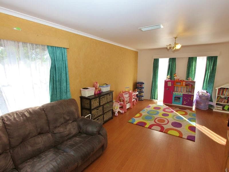 57 Flemington Crescent, Werribee - Thumbnail 5