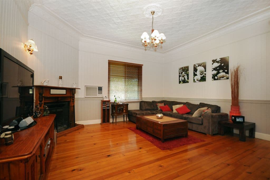62 Taylor Street, NEWTOWN QLD 4350, Newtown - Thumbnail 2