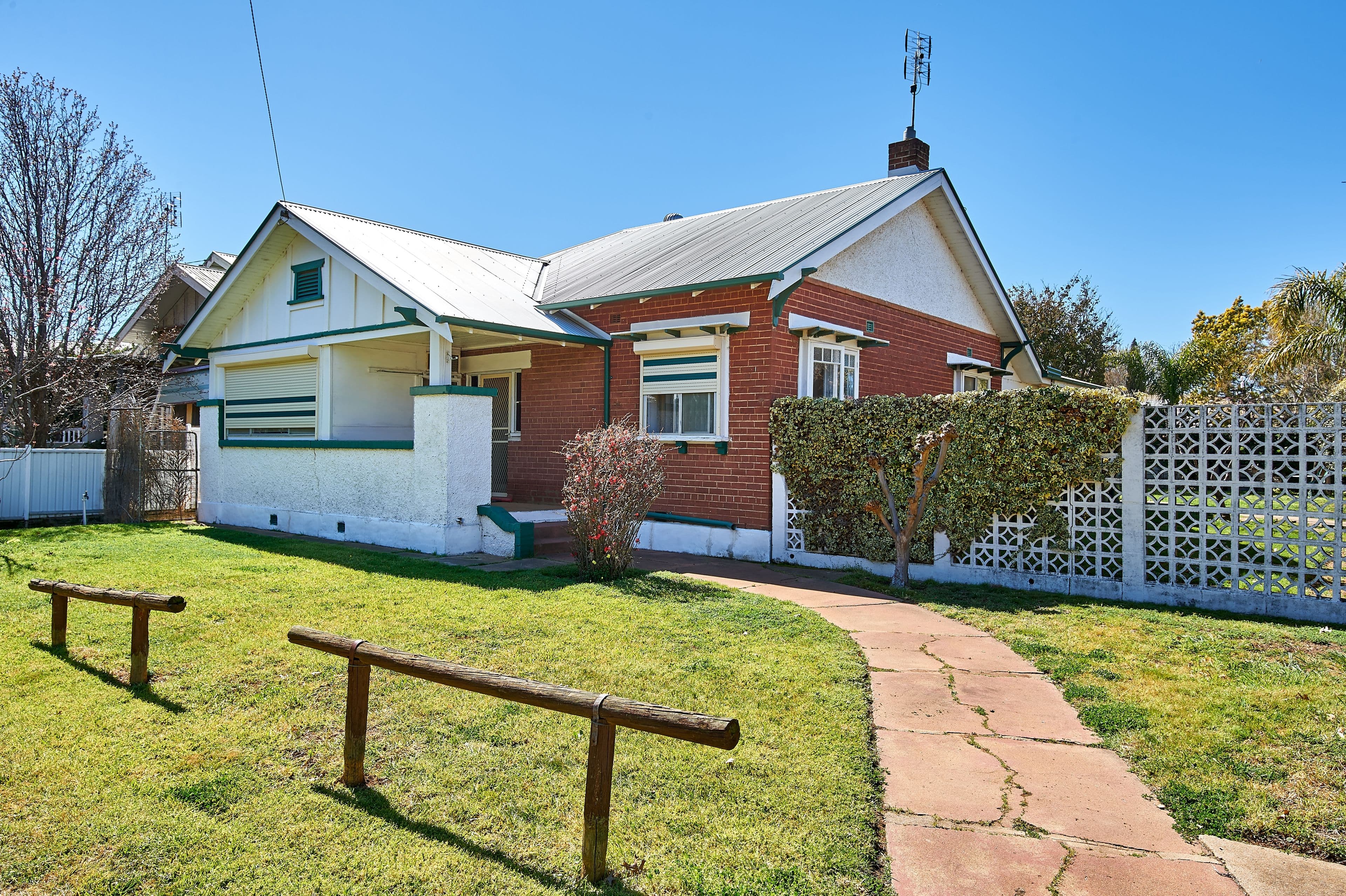 98 Main Street, Junee - Image 1