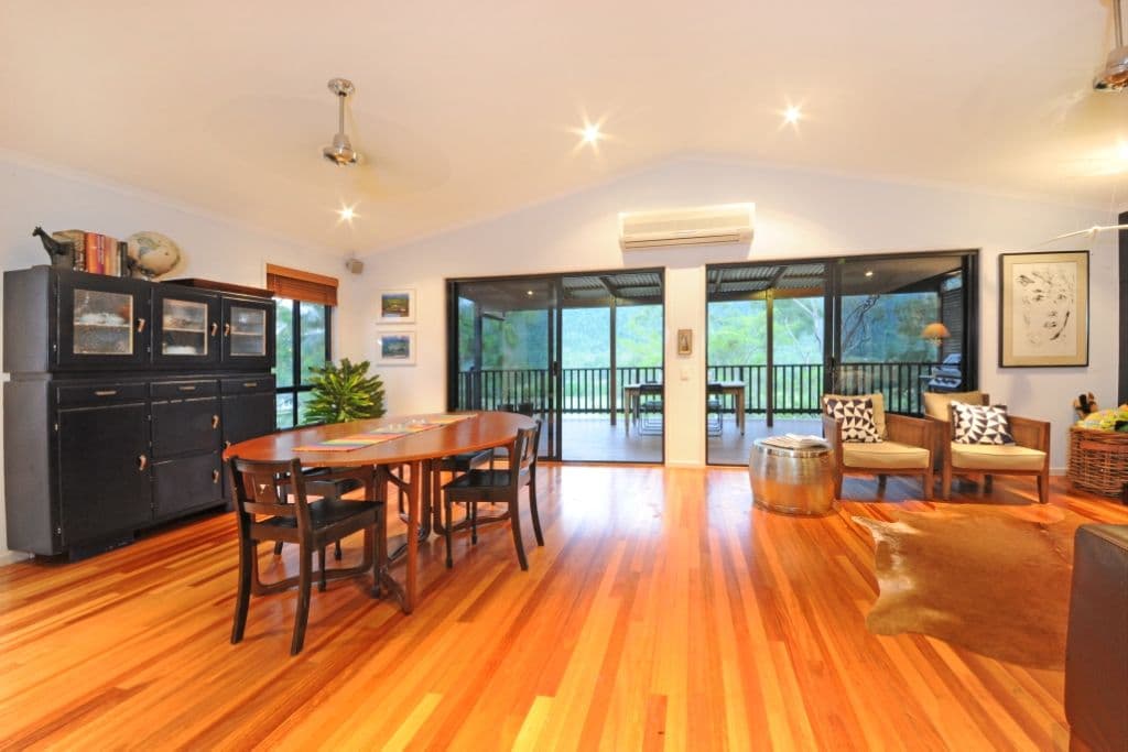 21 Daydream Court, CANNONVALE QLD 4802, Cannonvale - Thumbnail 4