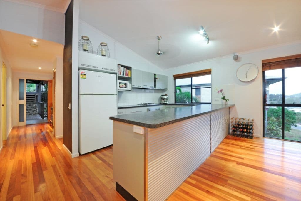 21 Daydream Court, CANNONVALE QLD 4802, Cannonvale - Thumbnail 5