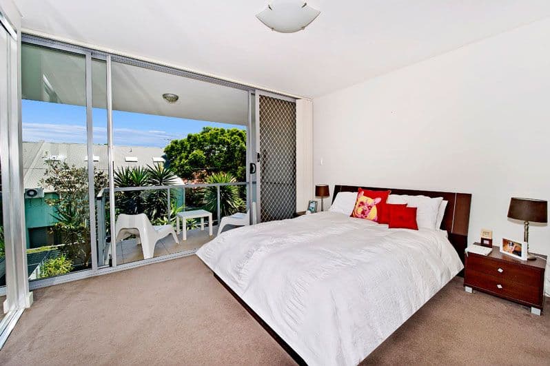 27 Carnation Drive, Mooroobool - Thumbnail 4