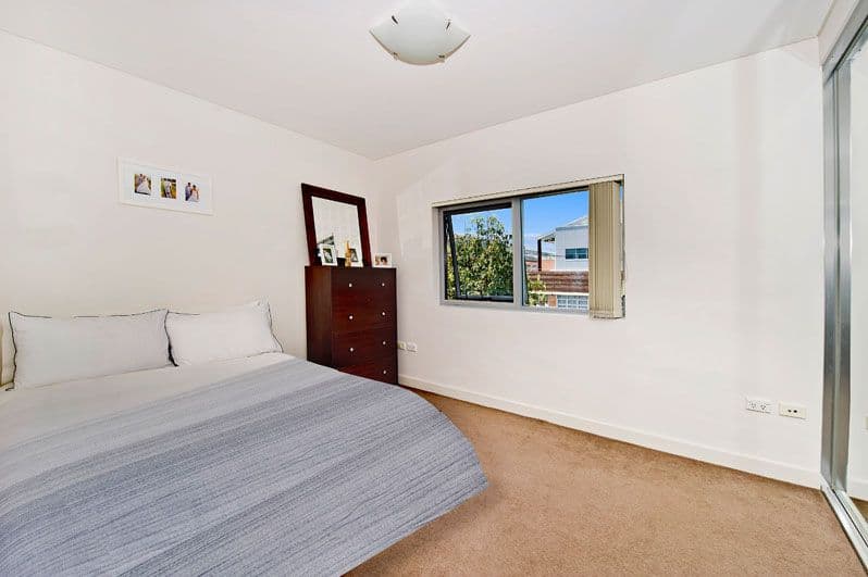 27 Carnation Drive, Mooroobool - Thumbnail 6