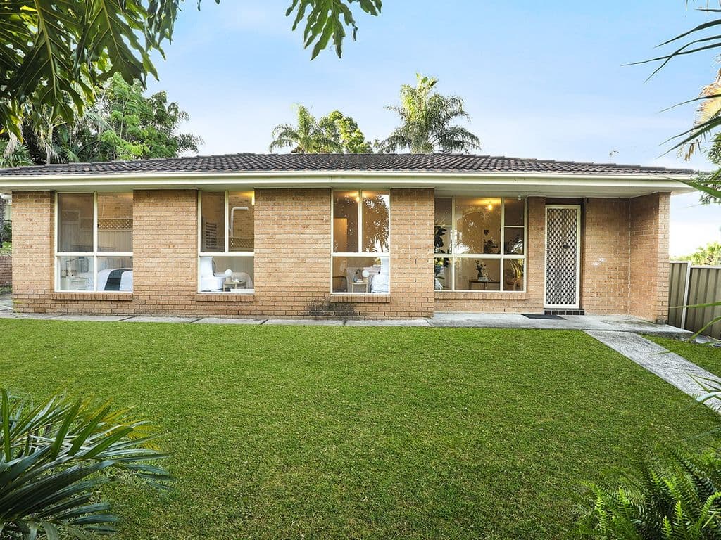 8 Habeda Avenue, Horsley - Image 1