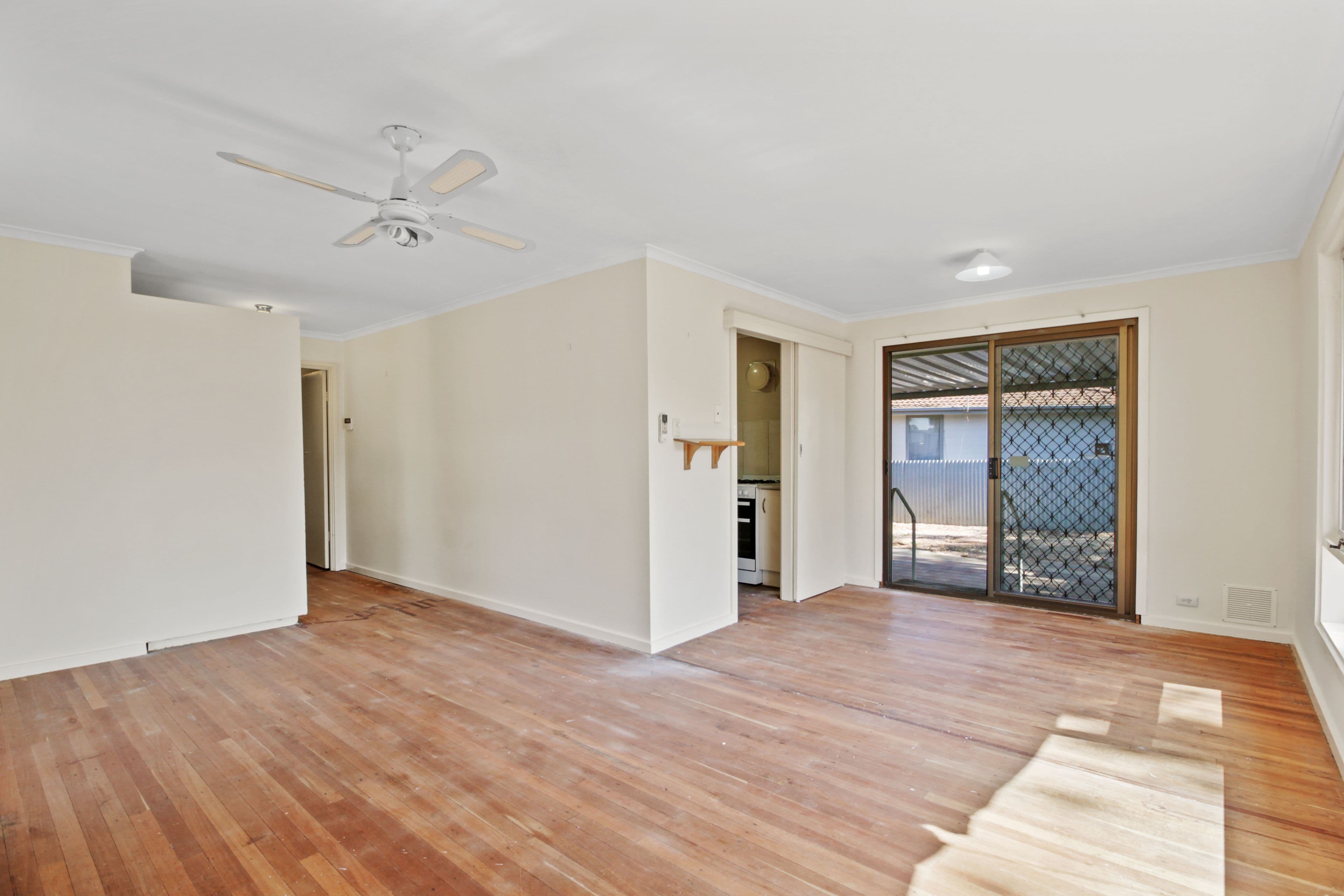 4 Morant Avenue, Renmark SA 5341, Renmark - Thumbnail 4