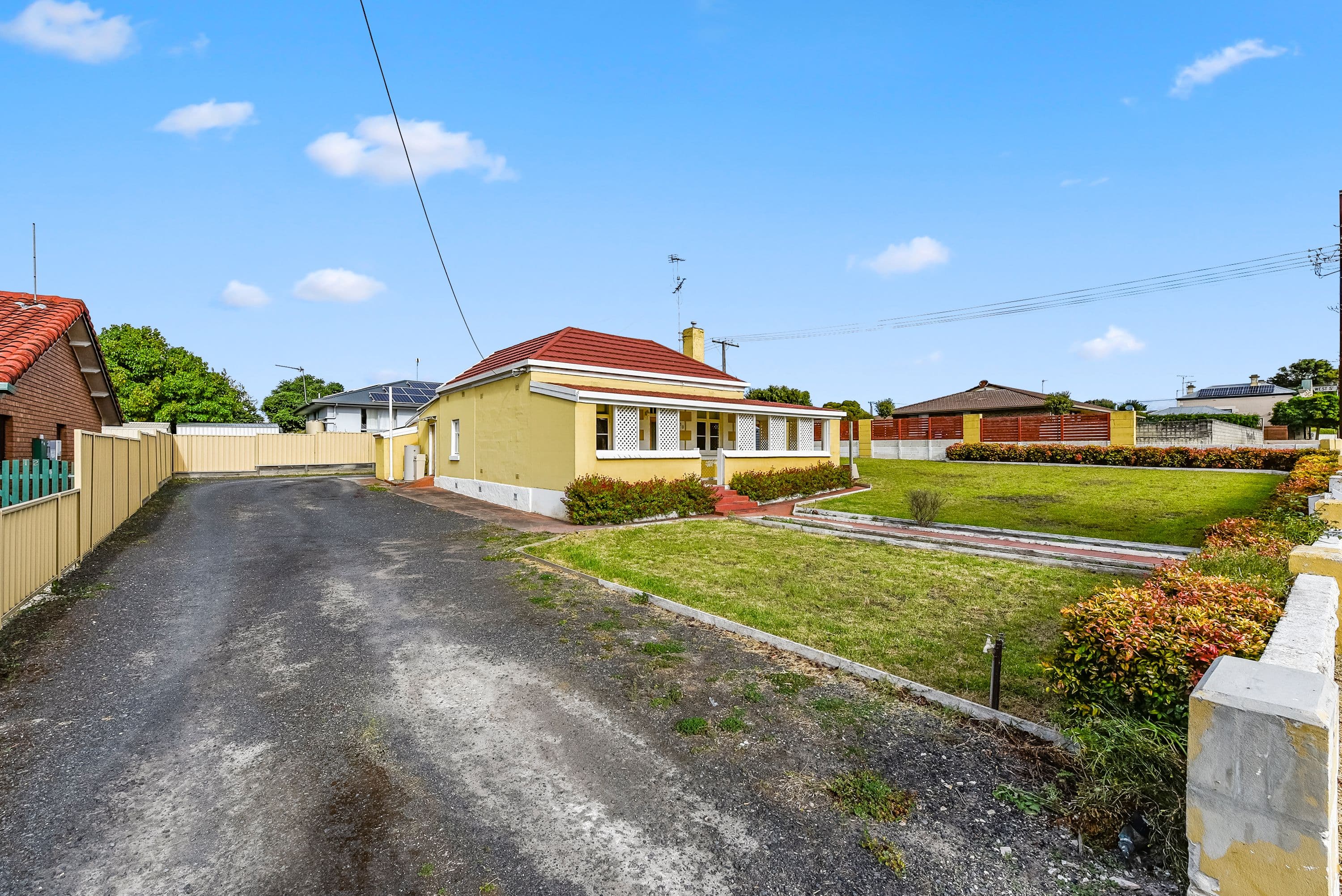 10 Sutton Avenue, Mount Gambier SA 5290, Mount Gambier - Thumbnail 2