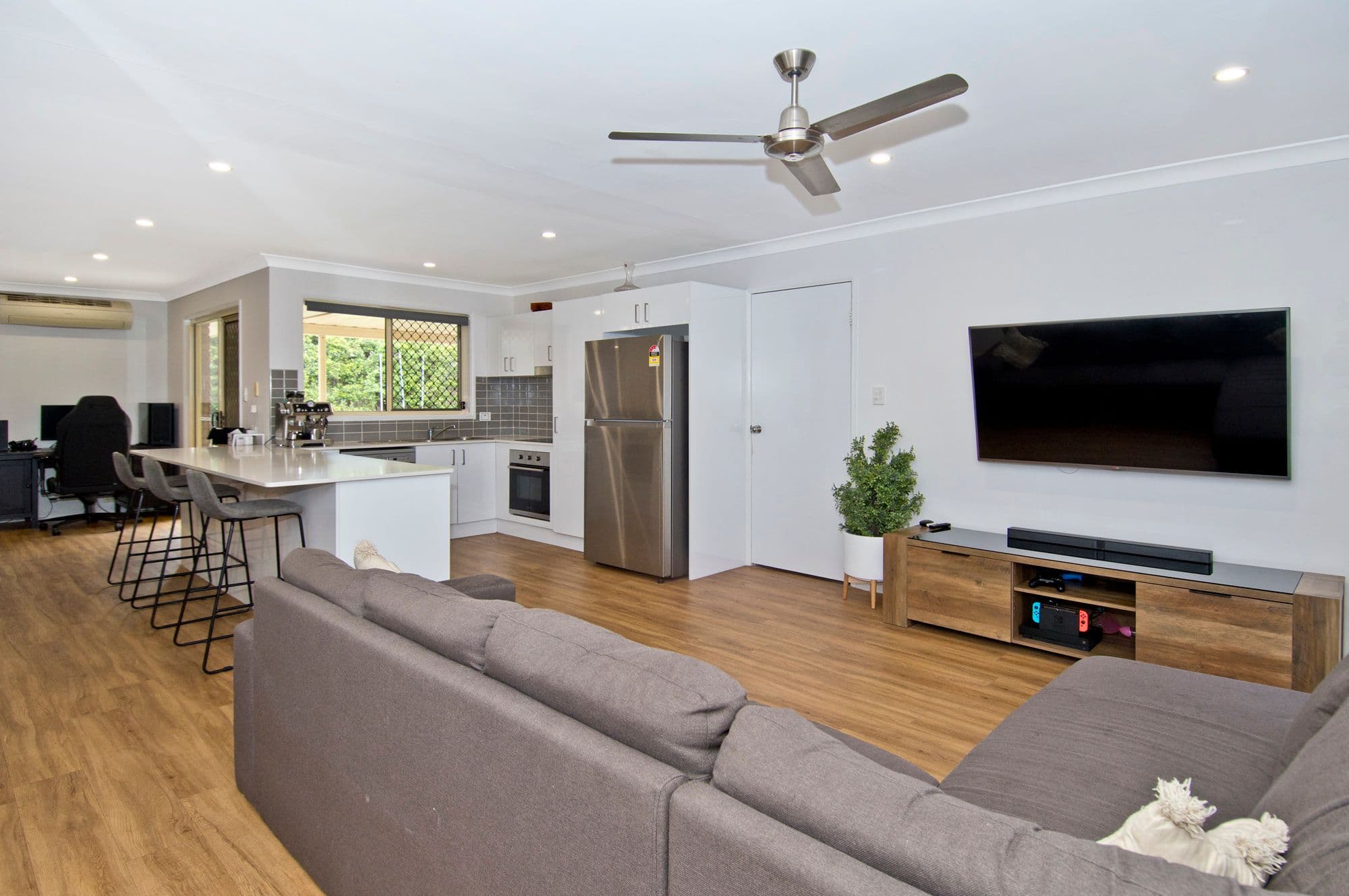 8 Waterline Crescent, Waterford QLD 4133, Waterford - Thumbnail 5