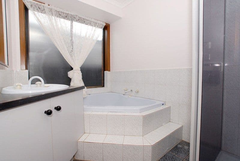 24 Symons Avenue, HOPPERS CROSSING VIC 3029, Hoppers Crossing - Thumbnail 7