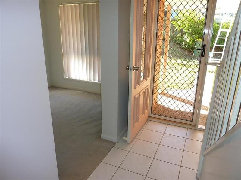 12 Merlin Place, ORMEAU QLD 4208, Ormeau - Thumbnail 4
