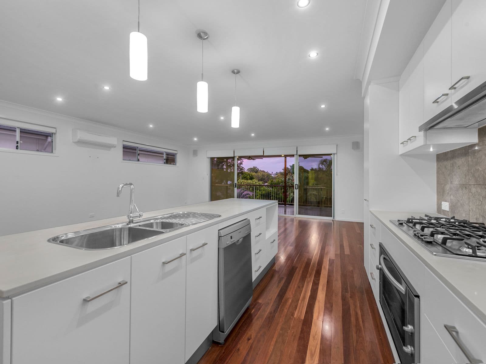 93 White Street, Wavell Heights QLD 4012, Wavell Heights - Thumbnail 4