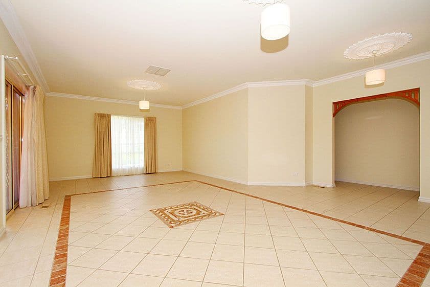 36 Bradley Drive, MILL PARK VIC 3082, Mill Park - Thumbnail 4