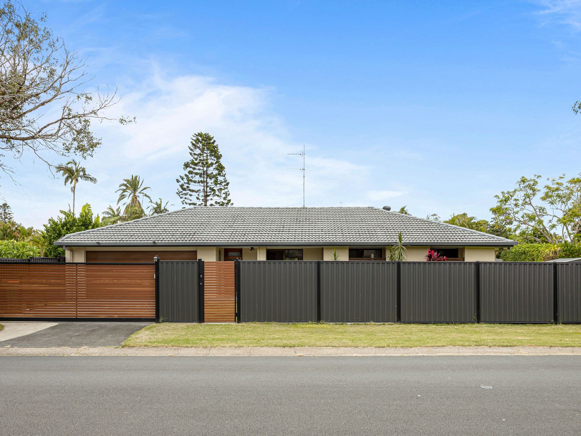 3 Colrene Drive, Nerang QLD 4211, Nerang - Thumbnail 2