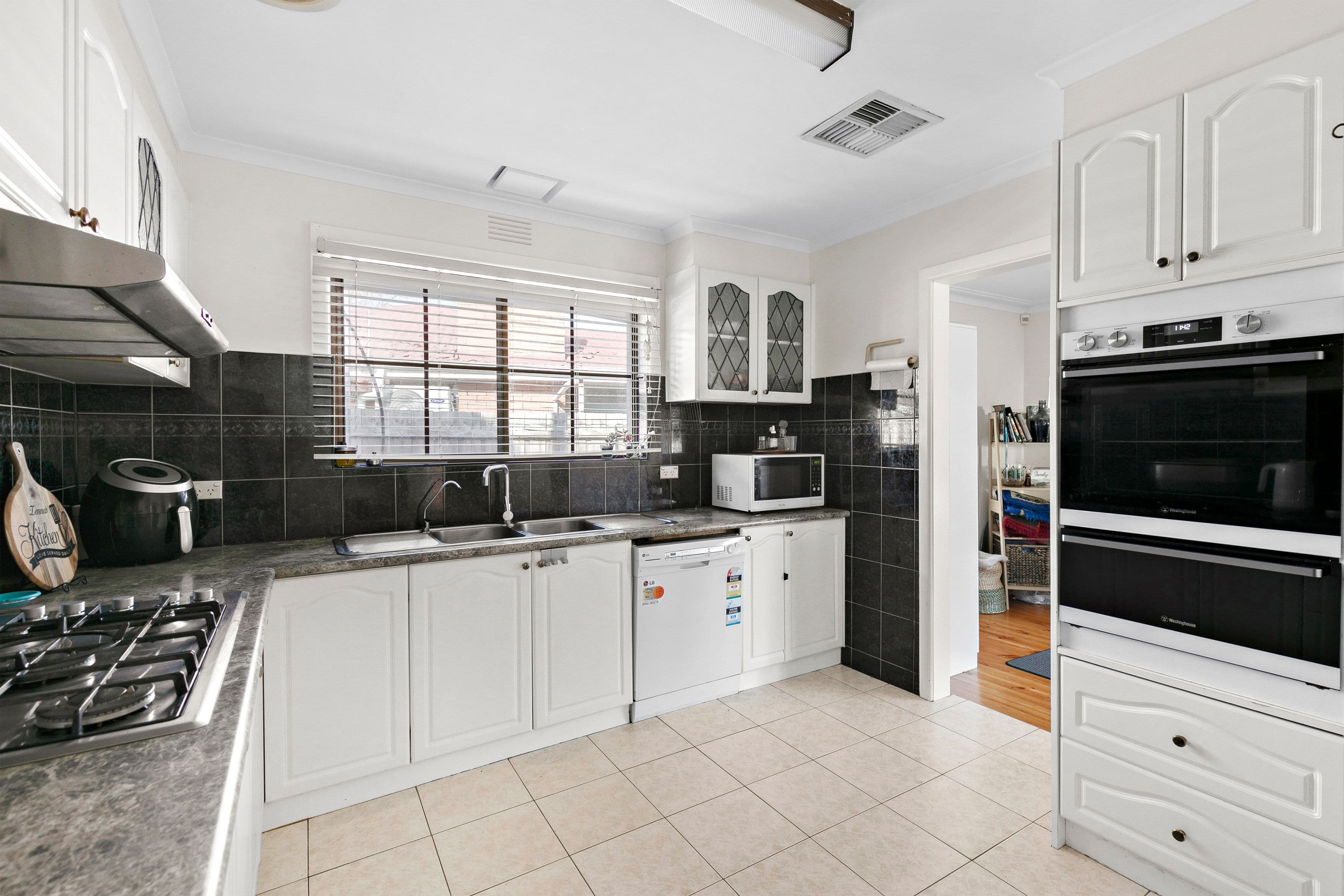 8 Emerald Street, Dallas VIC 3047, Dallas - Thumbnail 4