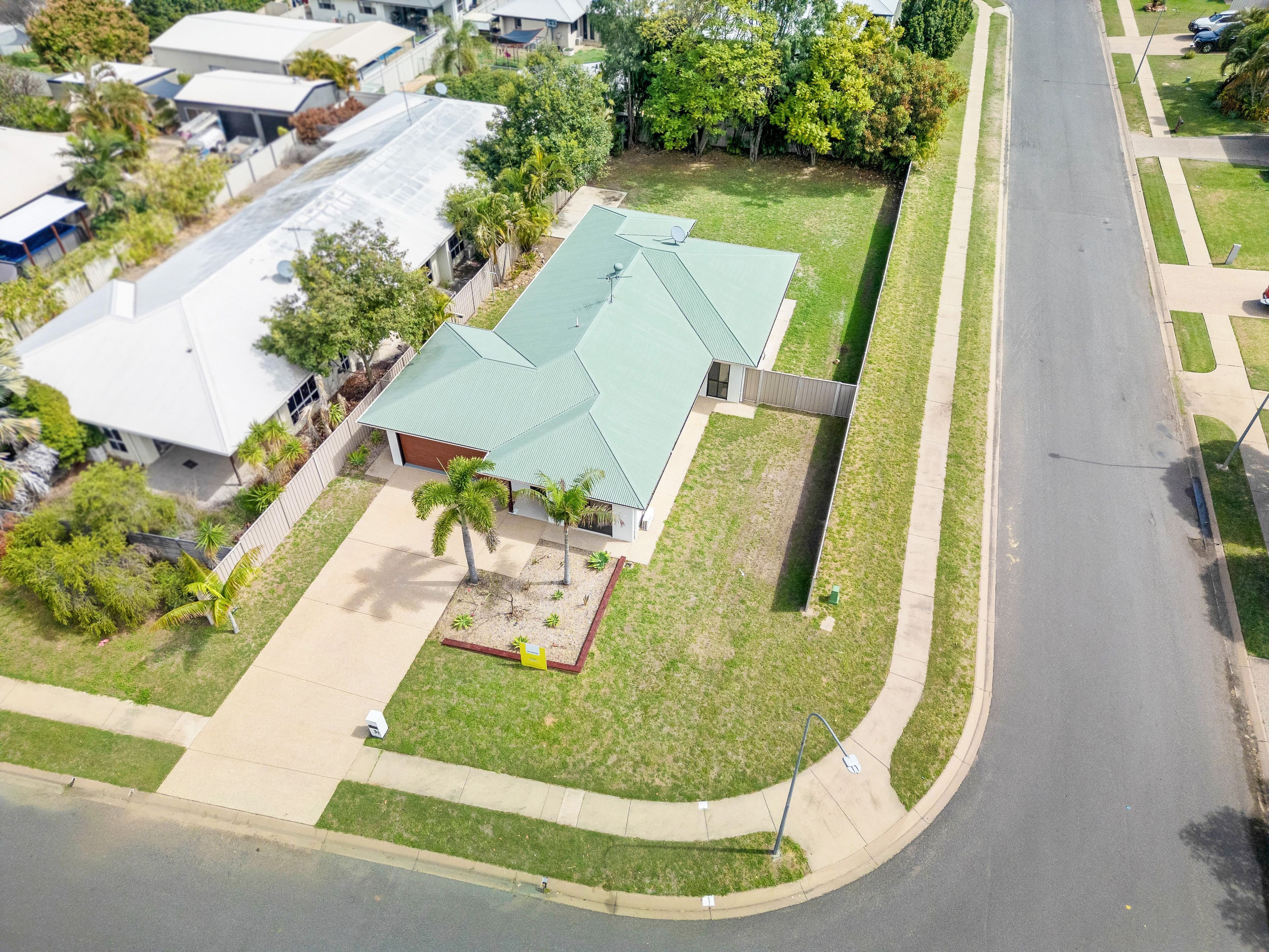 38 Newman Drive, Emerald QLD 4720, Emerald - Thumbnail 2