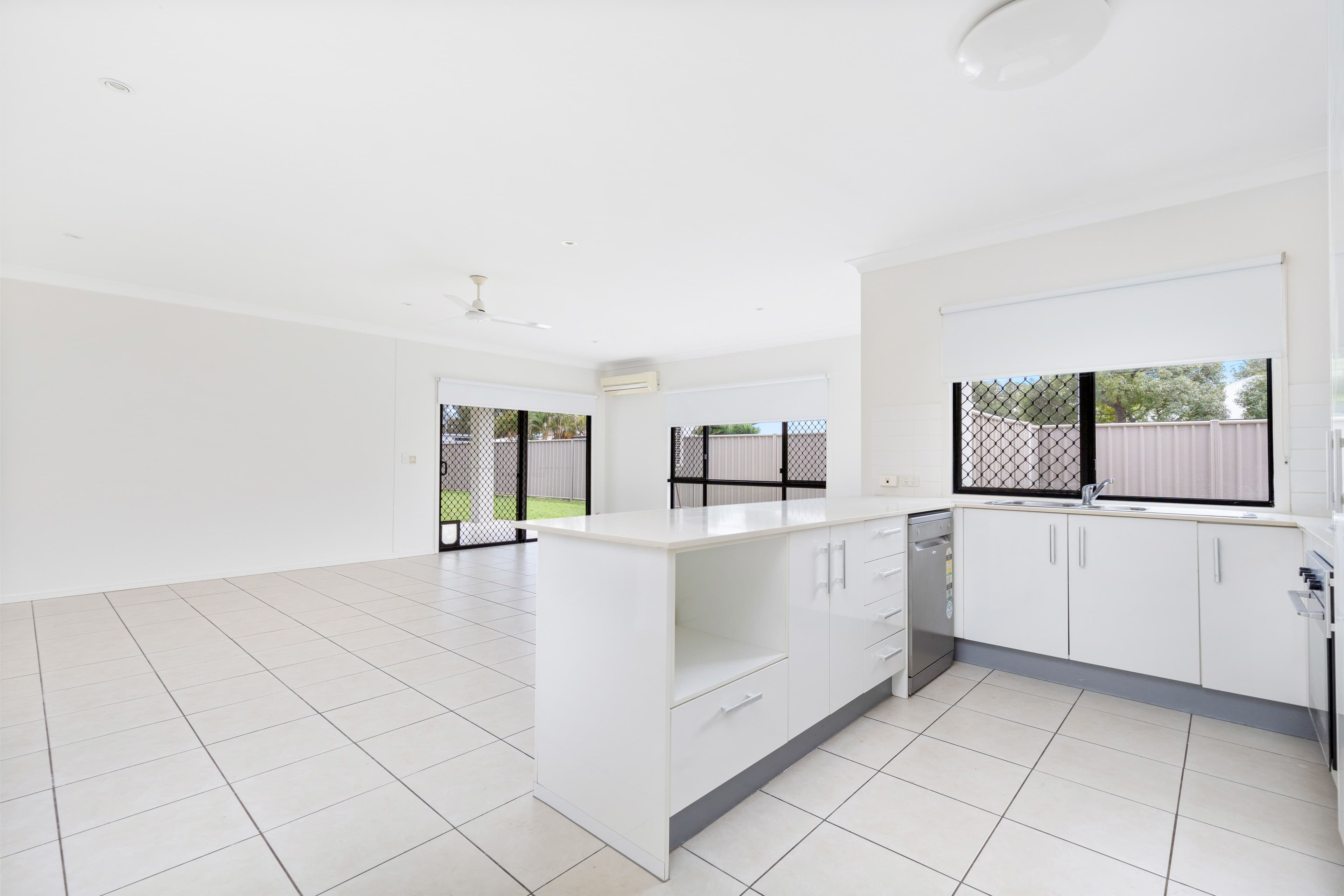 38 Newman Drive, Emerald QLD 4720, Emerald - Thumbnail 5