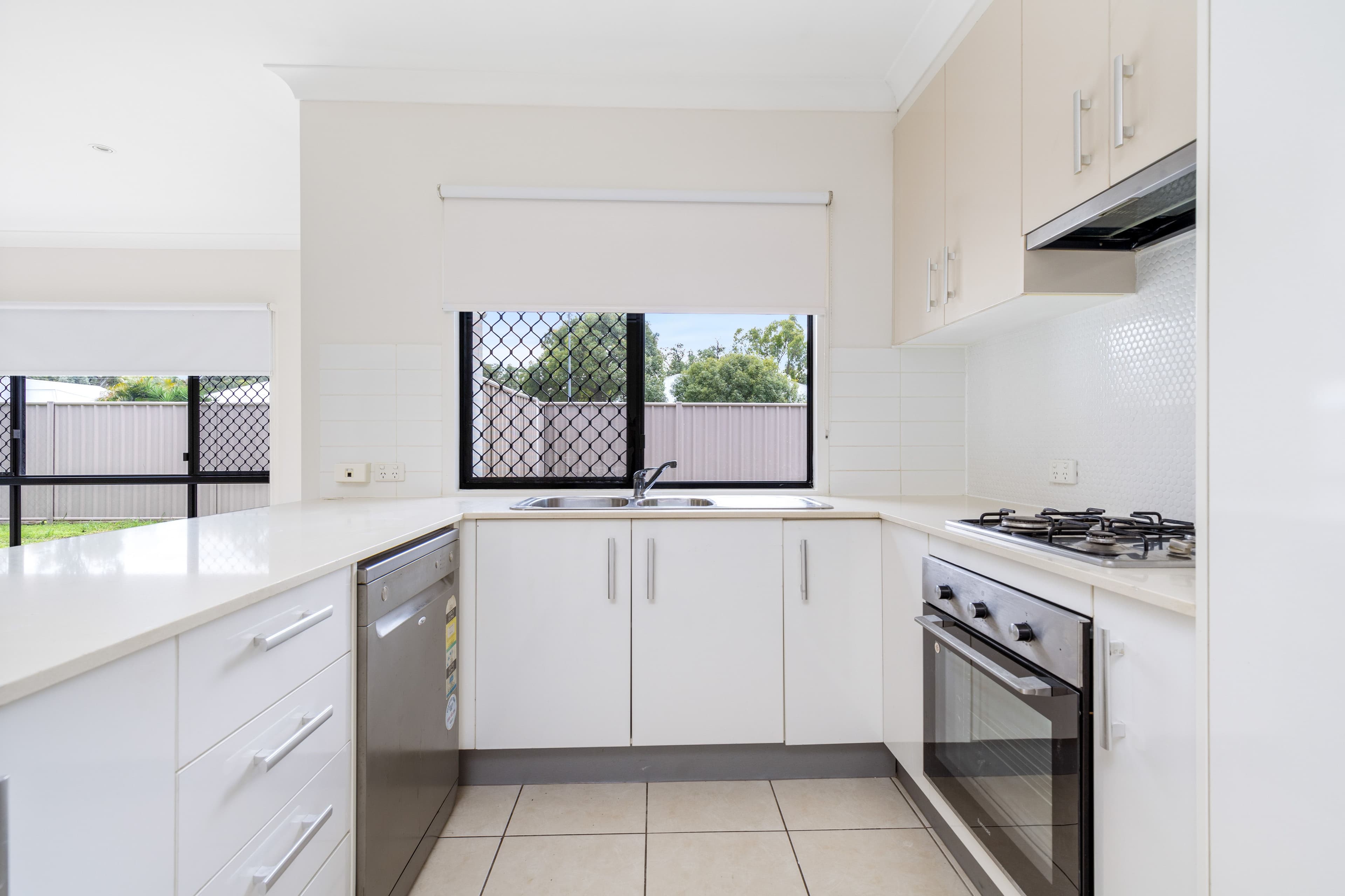 38 Newman Drive, Emerald QLD 4720, Emerald - Thumbnail 6