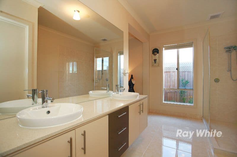 68 Mountainview Boulevard, CRANBOURNE NORTH VIC 3977, Cranbourne North - Thumbnail 5