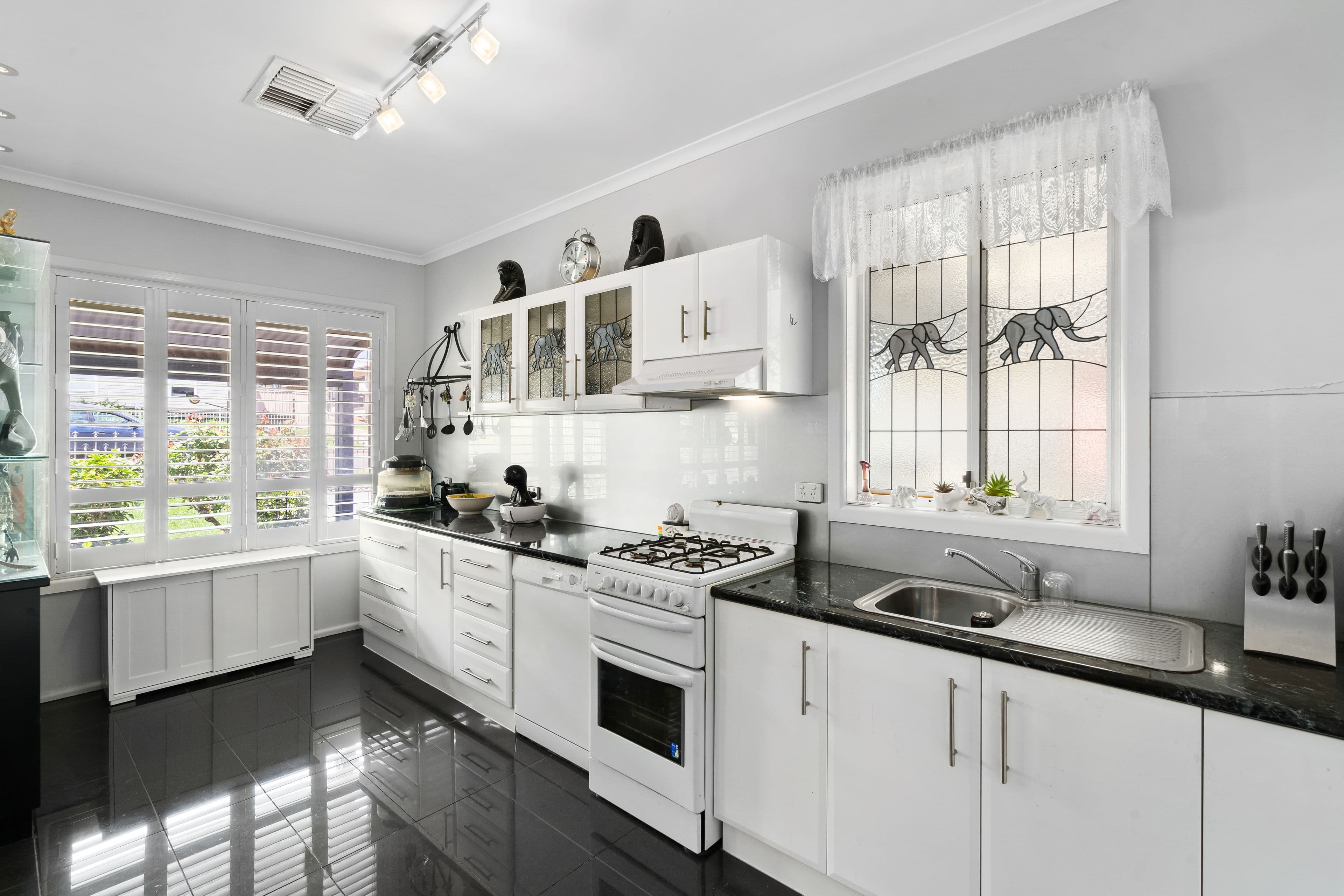 14 Perrin Street, Seymour VIC 3660, Seymour - Thumbnail 4