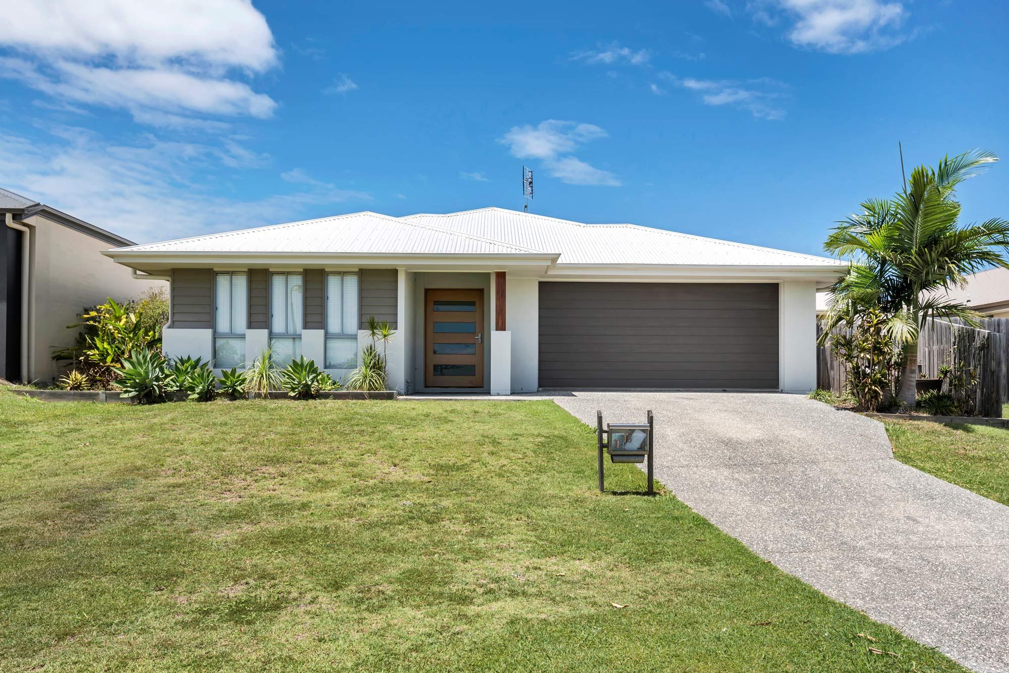 15 Severn Street, Coomera QLD 4209, Coomera - Thumbnail 2