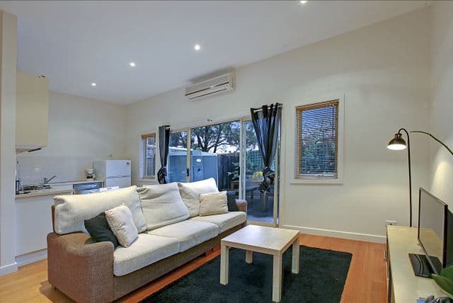 30 Thackeray Road, RESERVOIR VIC 3073, Reservoir - Thumbnail 2