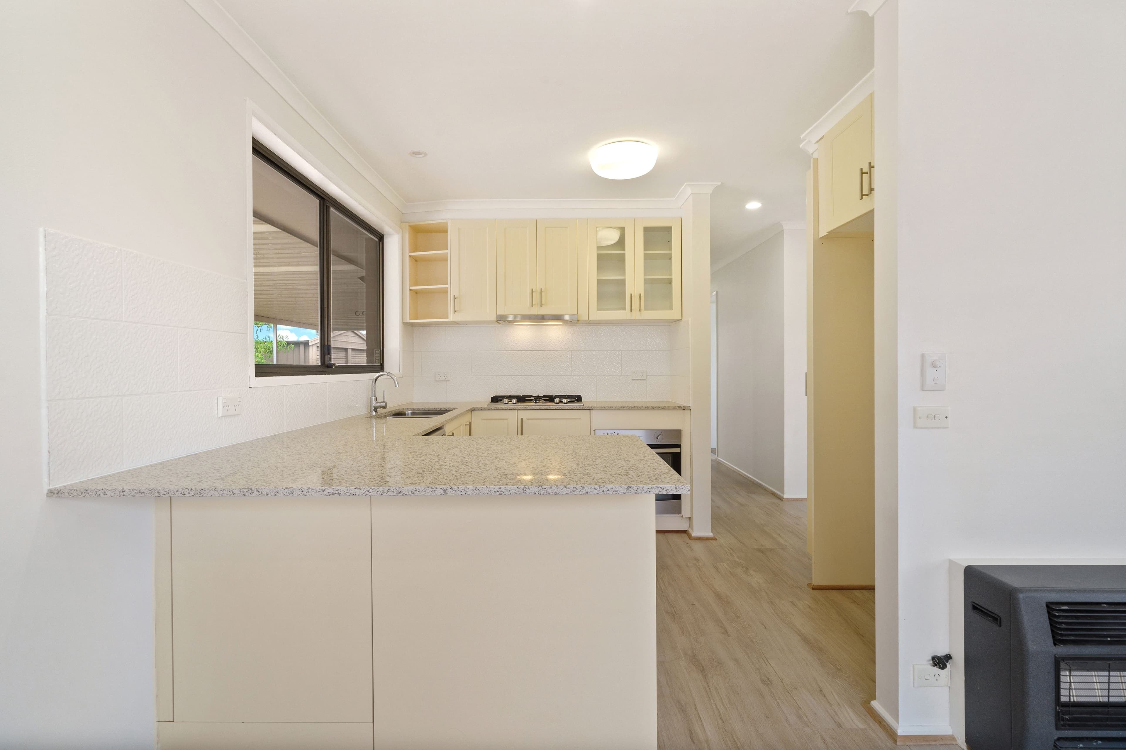 6 Meech Place, Queanbeyan West NSW 2620, Queanbeyan West - Thumbnail 4