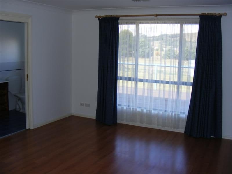 35 Vernon Drive, COWRA NSW 2794, Cowra - Thumbnail 5