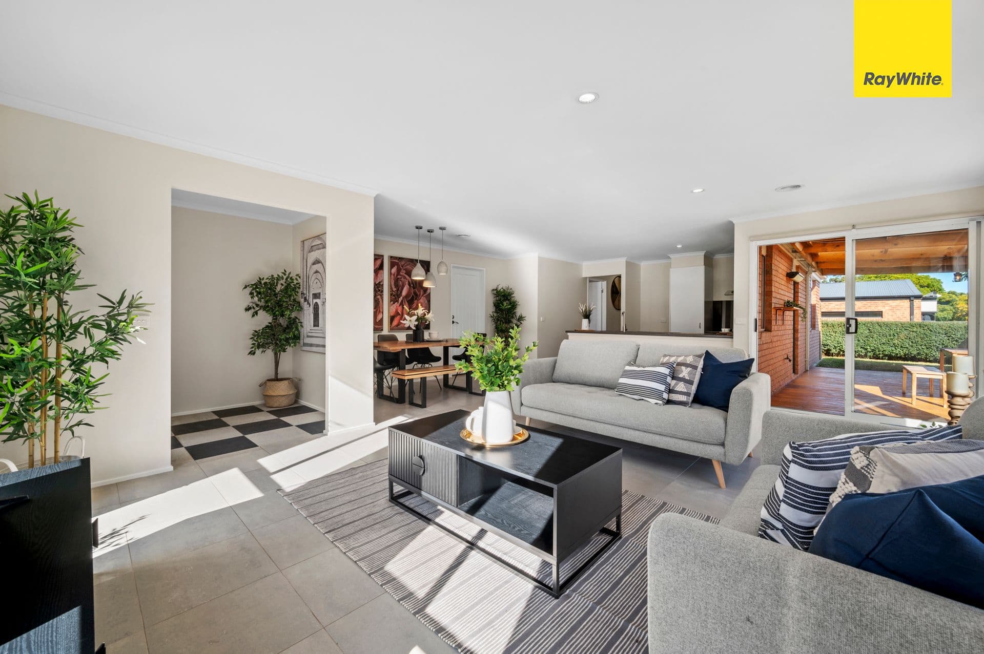 19 Dickerson Way, Caroline Springs VIC 3023, Caroline Springs - Thumbnail 2