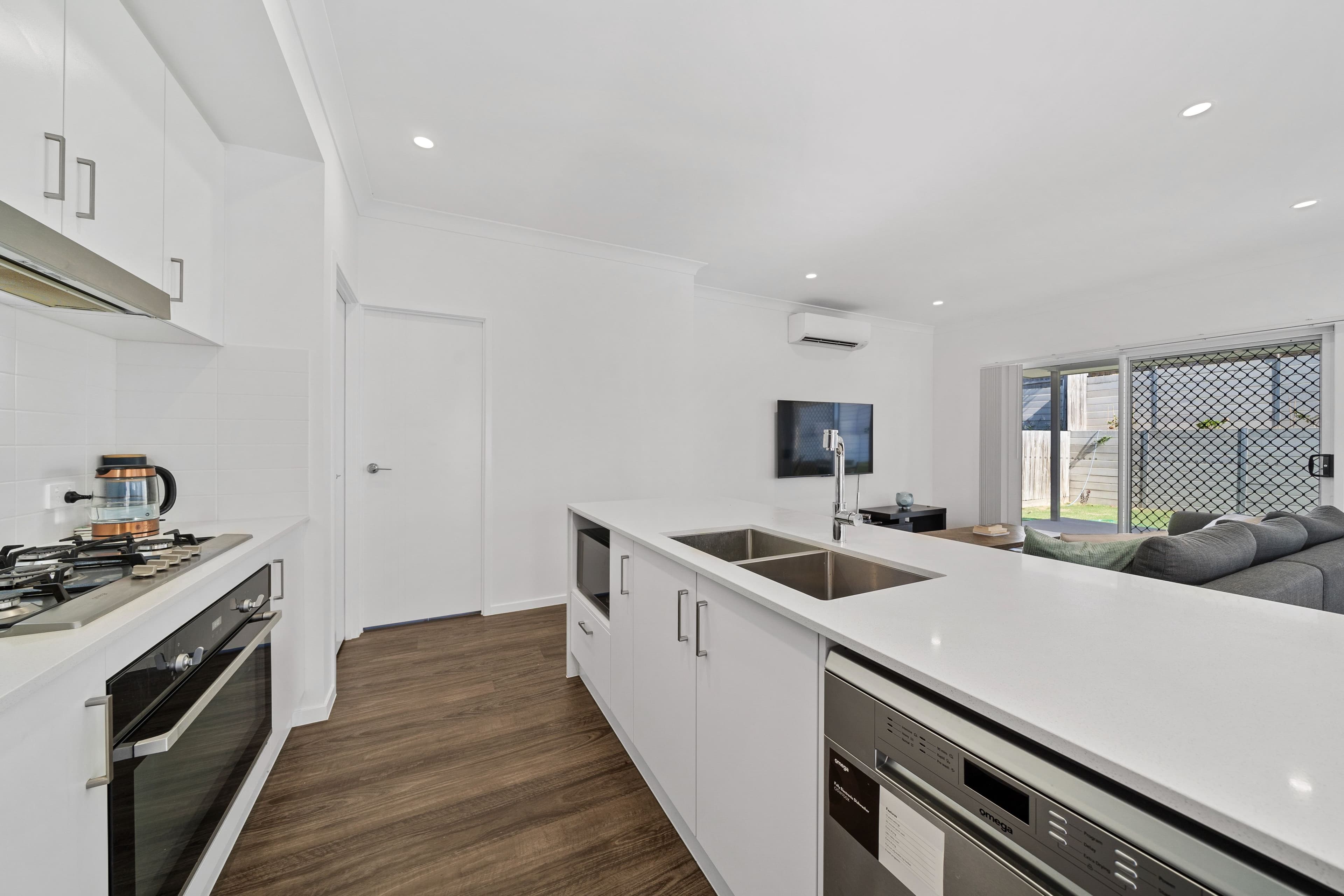 30 Eiger Street, Holmview QLD 4207, Holmview - Thumbnail 2