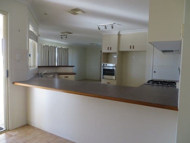 7 Karalee Court, Roma QLD 4455, Roma - Thumbnail 2