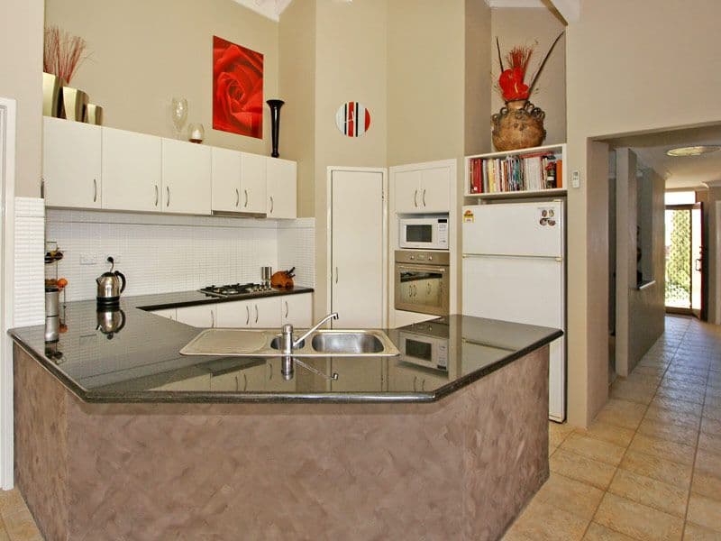 7 Viewcrest Way, SORRENTO WA 6020, Sorrento - Thumbnail 2