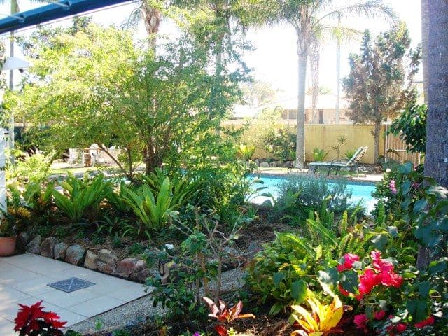 9 Constance Avenue, MERMAID WATERS QLD 4218, Mermaid Waters - Thumbnail 5