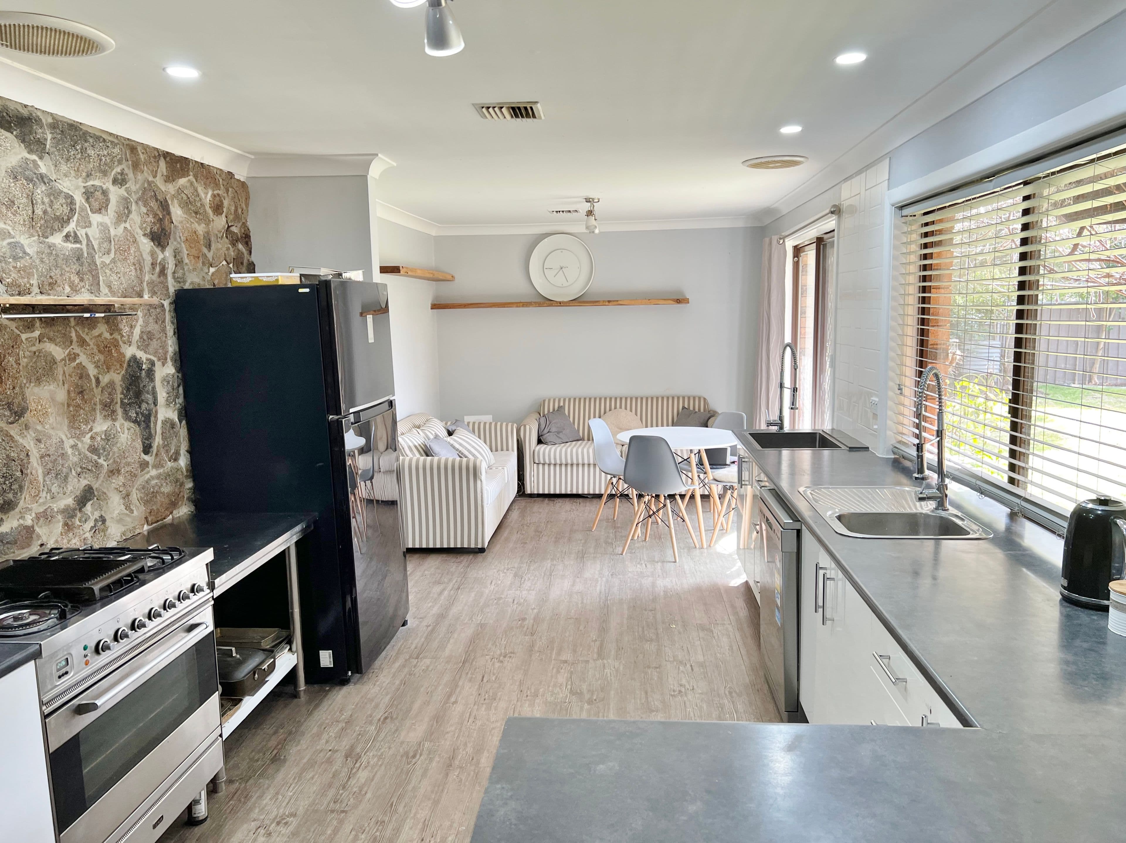 11 Hardy Avenue, Young NSW 2594, Young - Thumbnail 3