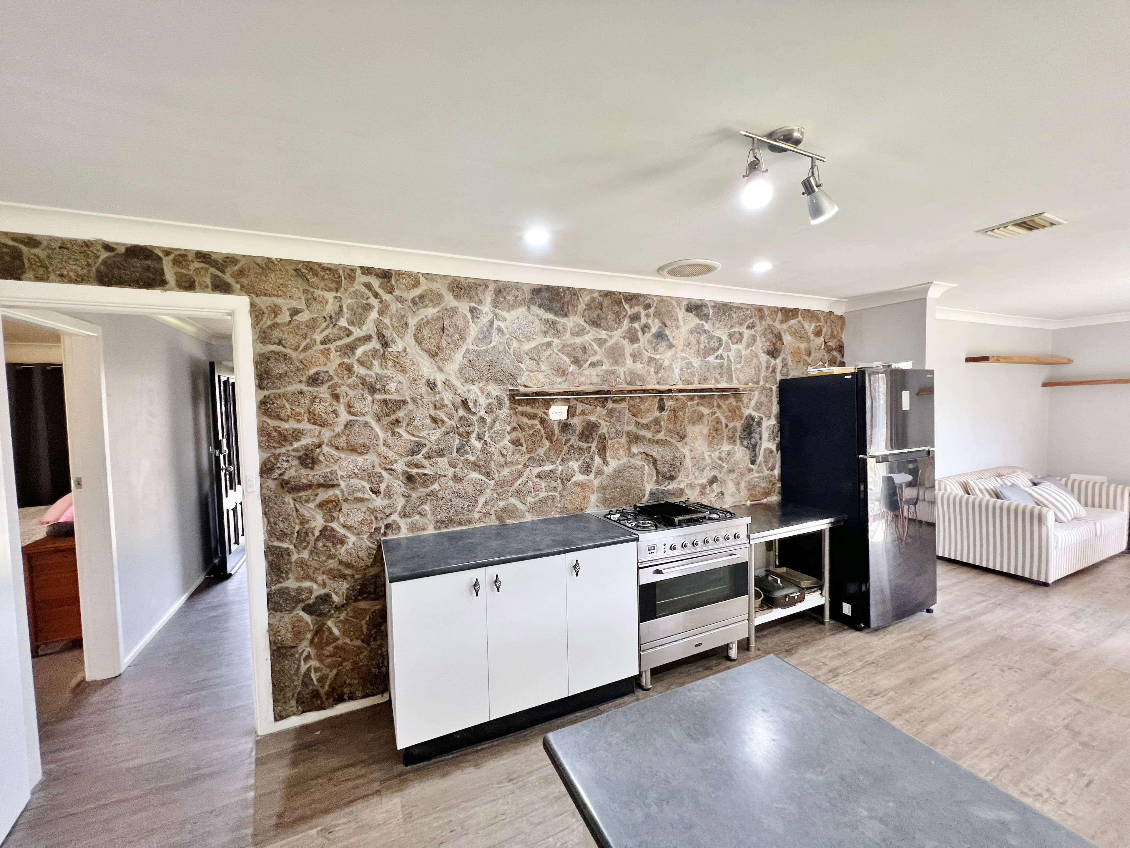 11 Hardy Avenue, Young NSW 2594, Young - Thumbnail 4