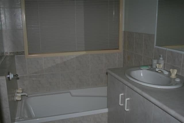 23 Madison Terrace, ROMA QLD 4455, Roma - Thumbnail 4