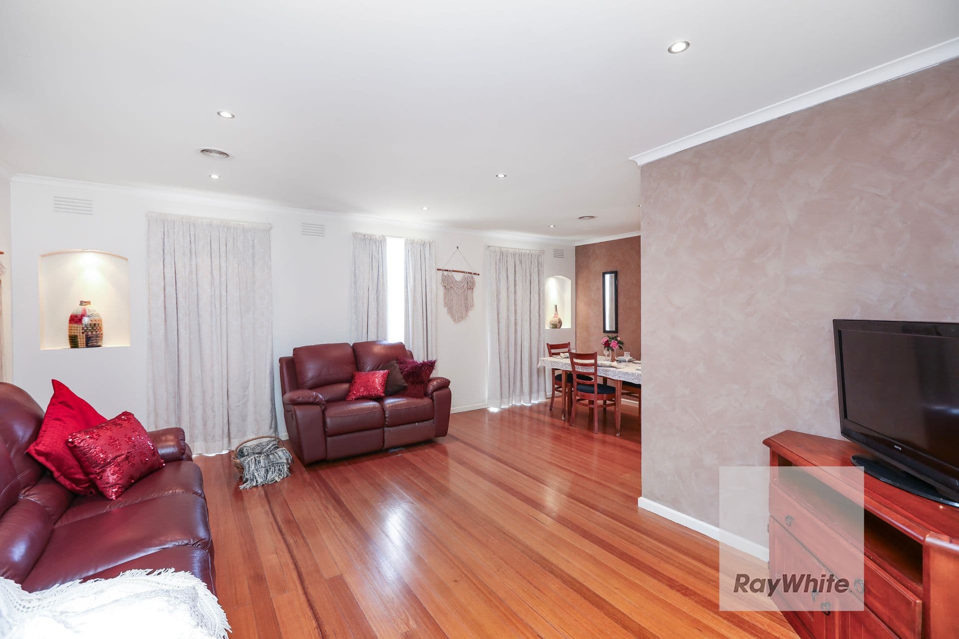 24 Barrington Crescent, Gladstone Park VIC 3043, Gladstone Park - Thumbnail 3