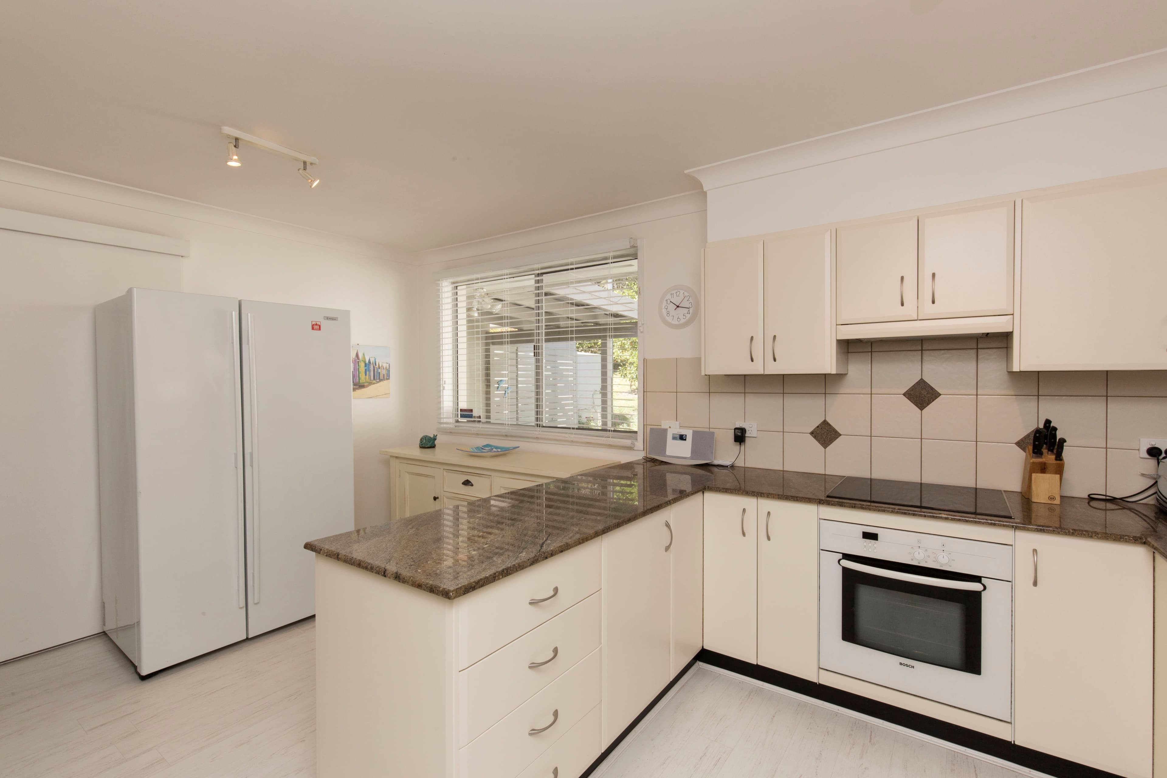 80 Cove Boulevard, North Arm Cove - Thumbnail 6