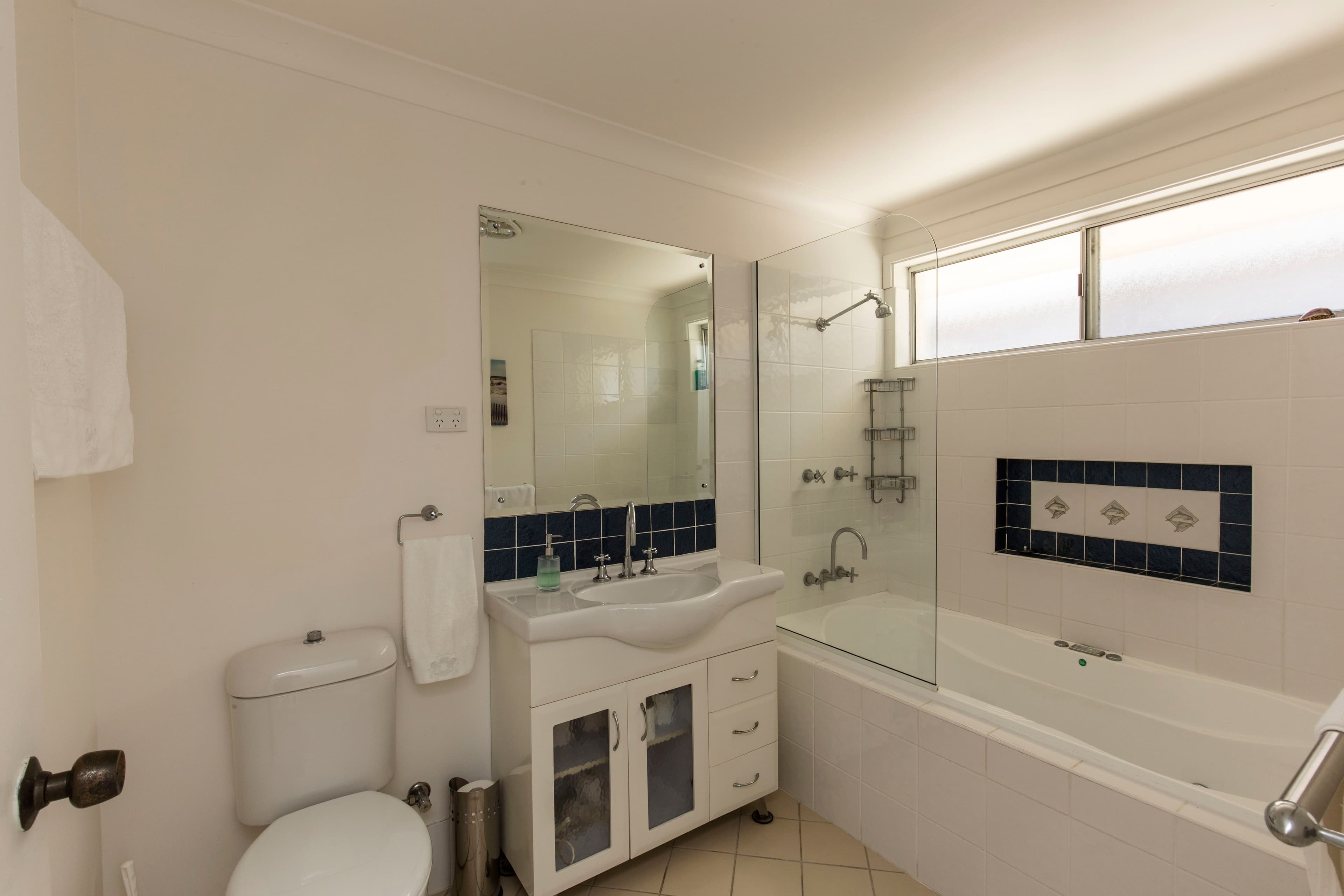 80 Cove Boulevard, North Arm Cove - Thumbnail 8