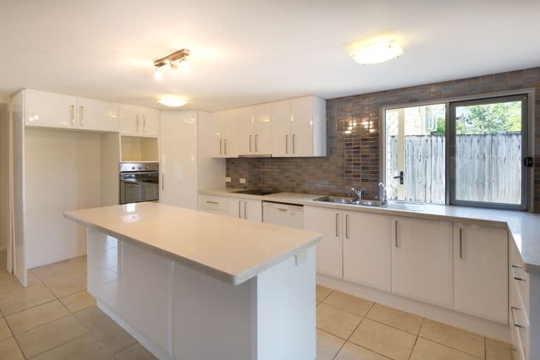 12 Fox Avenue, SOUTHPORT QLD 4215, Southport - Thumbnail 3